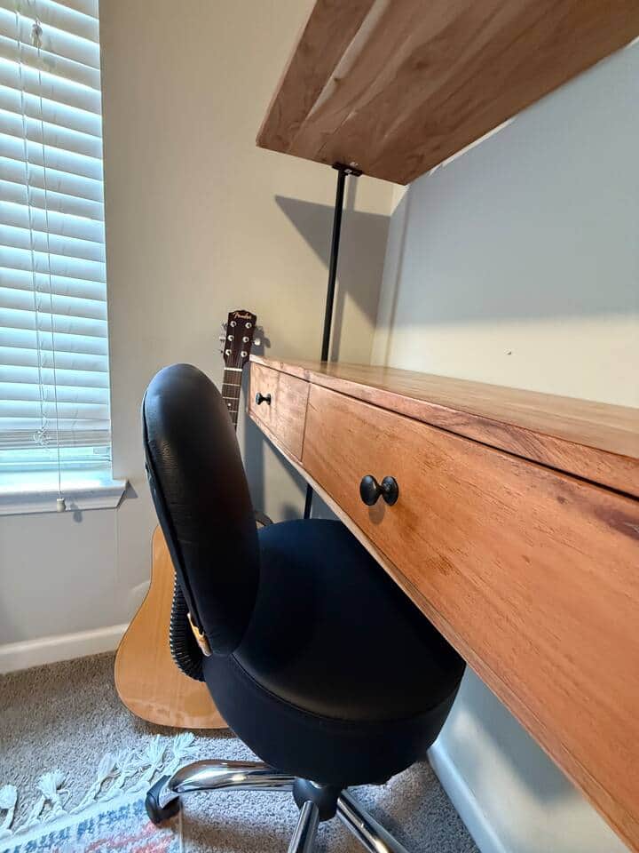 Garage Band Room workspace detail
